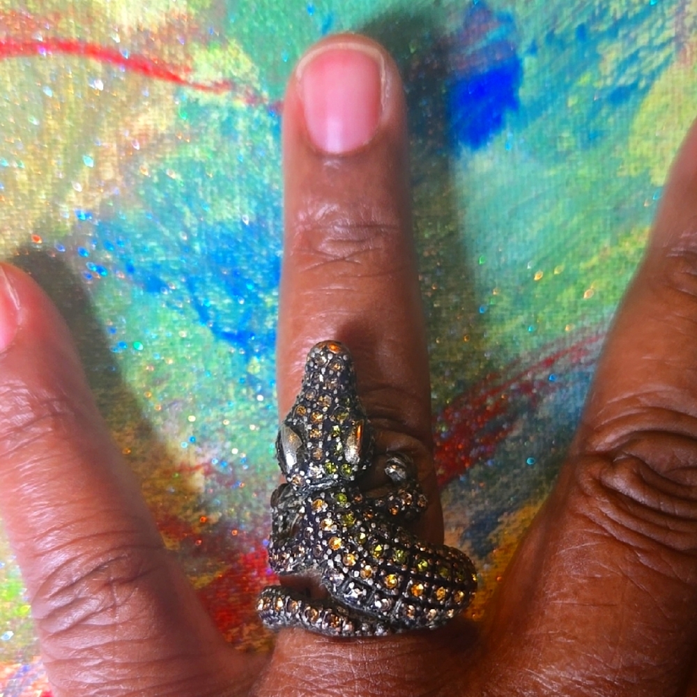 Sparkling Crocodile Ring